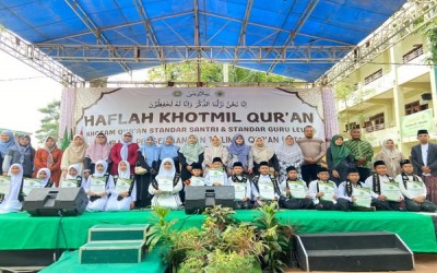 Haflah Khotmil Qur'an MI Al-Azhar Menganti Berlangsung Khidmat dan Penuh Syukur